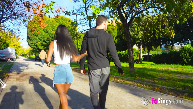 FAKings: 스페인 콜롬비아 님포마니아 캐스팅. 브레이니 조이가 가짜 속에서 자지를 섹스하다