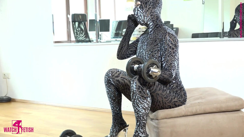 Fem Latex: Senaman sukan dalam lateks dan zentai