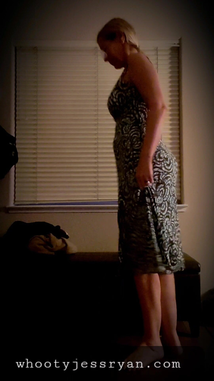 JessRyan: Bị trêu chọc ngớ ngẩn và khoe hàng