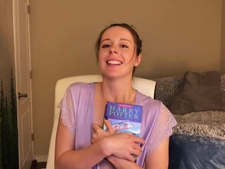 Nadia Foxx: Läser hysteriskt Harry Potter och hemligheternas kammare medan du sitter...