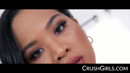 Crush Girls: Crush Girls - Gorgeous pornstar Honey Gold gets off with her...