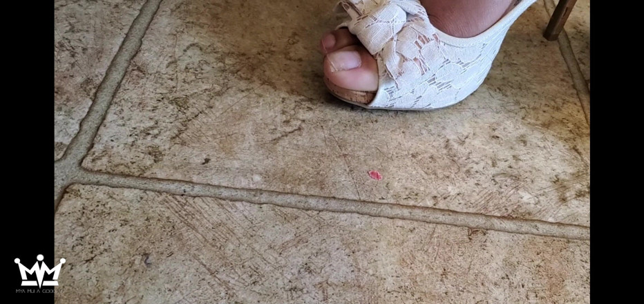 Mya Mula Goddess: Tiny Slaves Meets Giant Ass and Feet