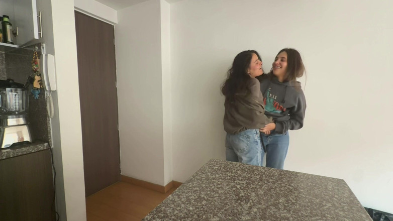 scarlettandc: Una Lesbiana Me Domina Antes De Ir Al Trabajo