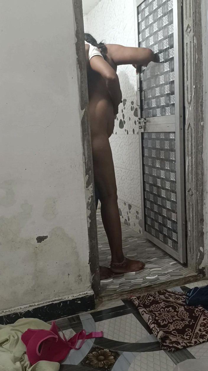 Bhabhi UP: Desi India Hot Bhabhi Washroom Mein to Chhod Do