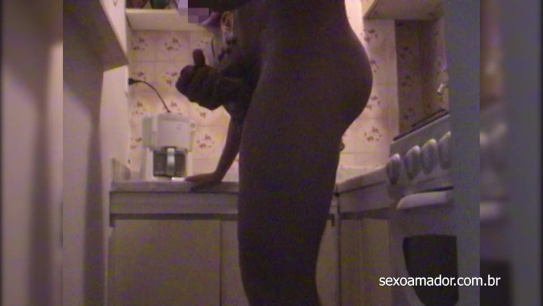 Amateurs videos: Cuckold puts camera in the kitchen to film wife fucking