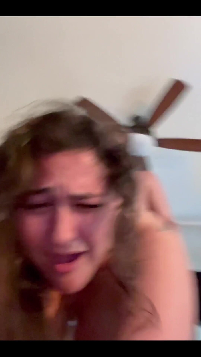 Josie Jaxxon: Soțul încornorat este la serviciu