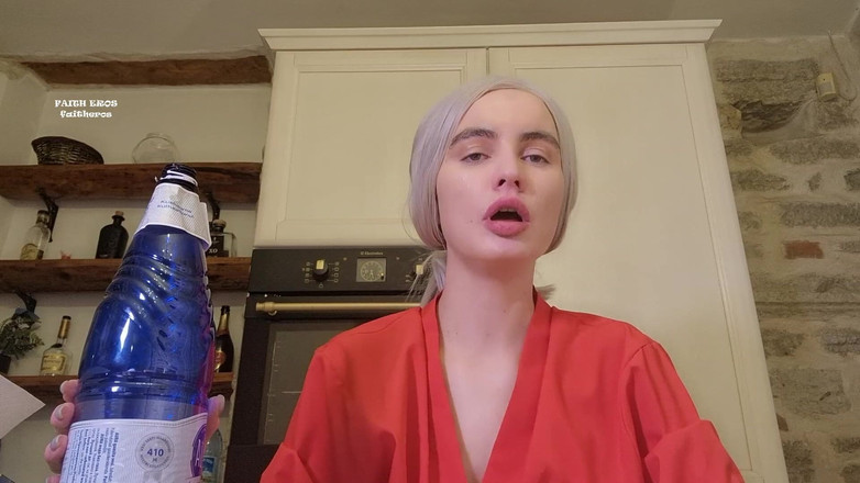 Faith Eros: Macocha ssie butelkę - fetysz szyi, fetysz gardła