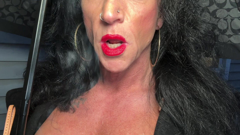 Kandylegsxxx: Ciagrette taquine le rouge à lèvres chaud
