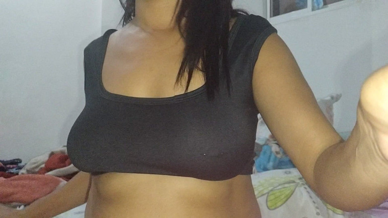 AngyAmazon: 내 침대에서 내 보지를 퍼뜨리기