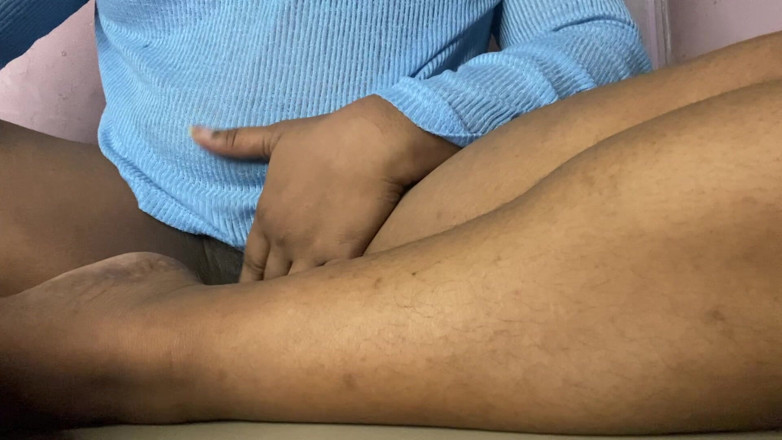 Angoori: Indiancă desi xvideo de studenți cu degetul în pizdă în camera de...