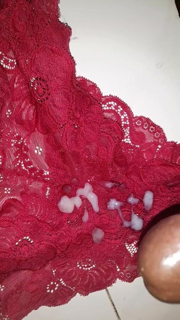 Black guy: Stříkání na její kalhotky - Část 4