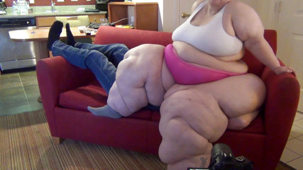 Full Weight Productions: Bobbi Jo lo aplasta en el sofá