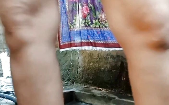 Modern Beauty: Bhabi Waxing Her Pussy at Bath Time. Village Girl Showing...