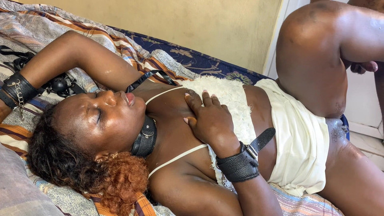 Ebony-forever69: Roztáhni její kundičku široko pro hardcore misionáře, aby několikrát vybuchla její...