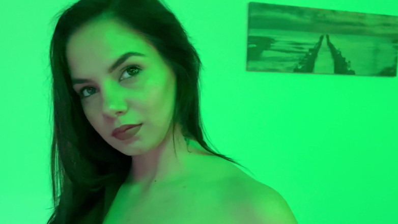 Romanian Girls: Bella Sexy Swallow All Cum
