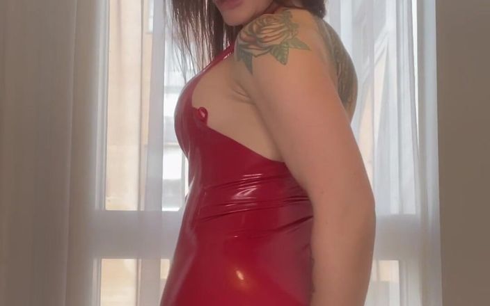 Adreena Winters: Бачачи свою королеву в найтугішому сексуальному червоному латексному платті