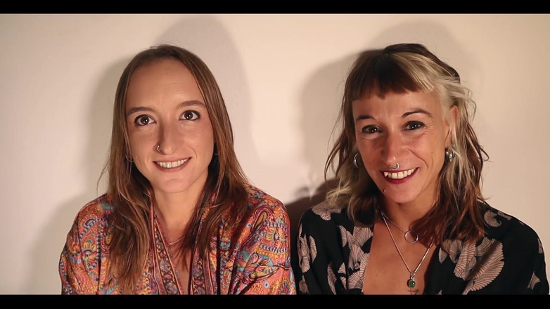 Mia Black: Vibratör kullanmanın röportajı ve eğitimi - kızdan kıza