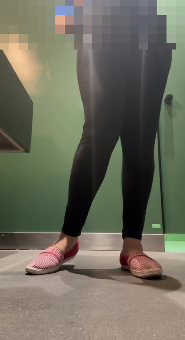 Hot Indian mommy: Versuchung Arbeitsplatz Versuchung Badezimmer necken und orgasmus!