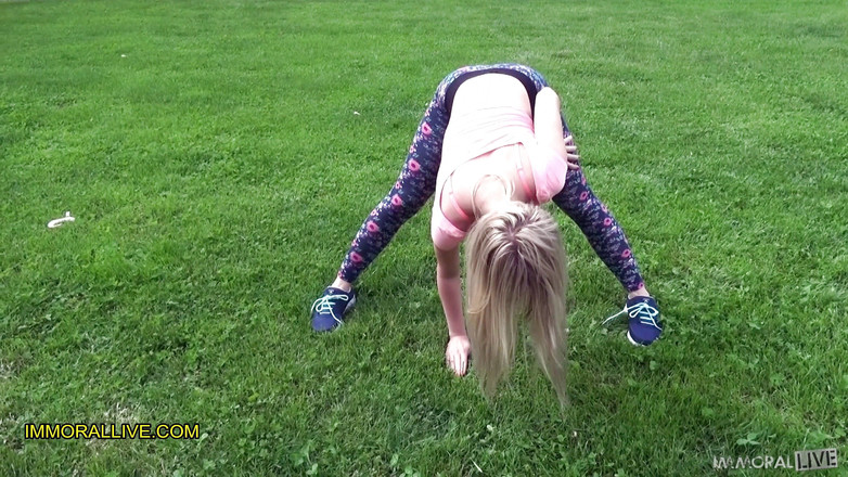 Immoral POV: Chica caliente con culo de burbuja aprende nuevo tipo de...