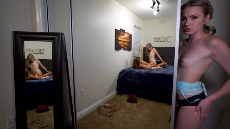 CamSoda: Petite Cutie Se Masturba Enquanto Assiste a Meia-irmã Tesoura Outra...