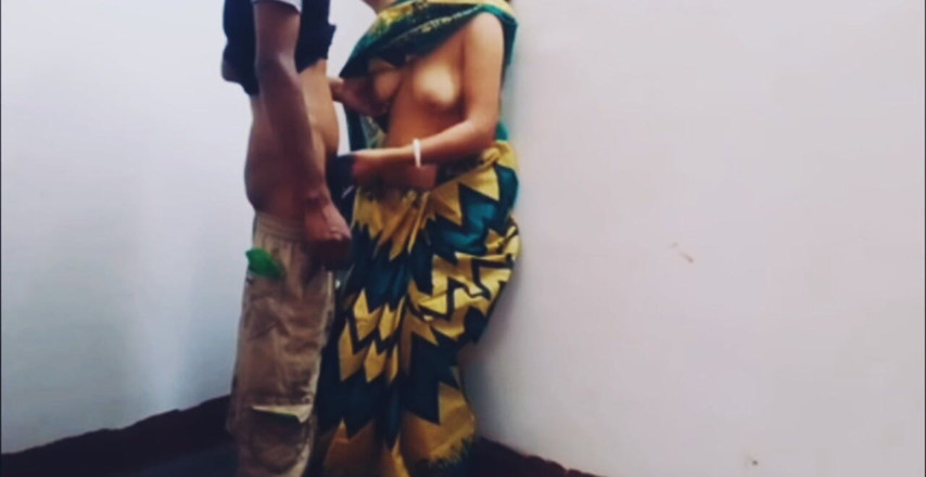 Teensex: Busty Desi Hot Bhabi Plays with the Devar While Husband's...