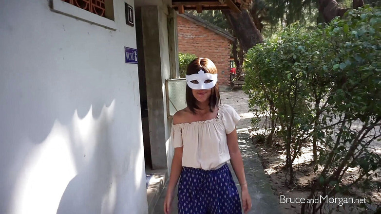 Bruce-and-Morgan: J’aime la pisse comme urinoir