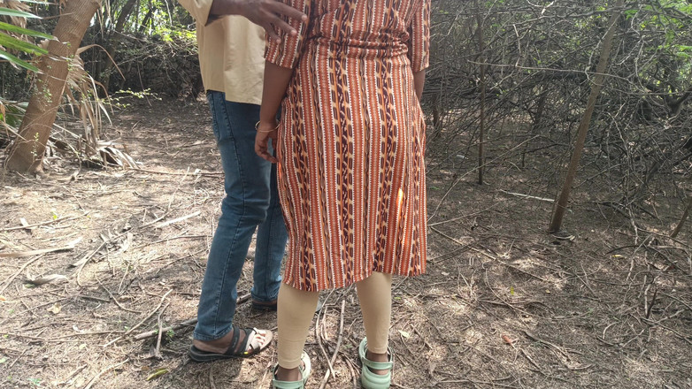 Inba: Studentin doggystyle im freien