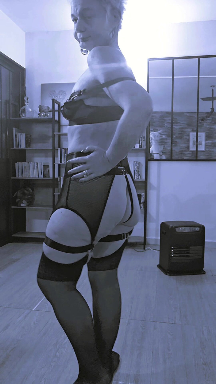 Sofy13: Nhỏ nhắn MILF (má mì quyến rũ) Sexy rất đĩ