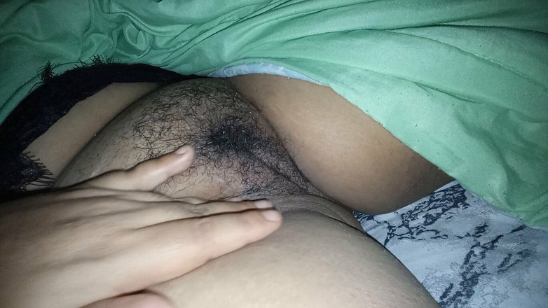 Karmicoxv: Menggaru pepek jiran saya semasa isteri saya di rumah