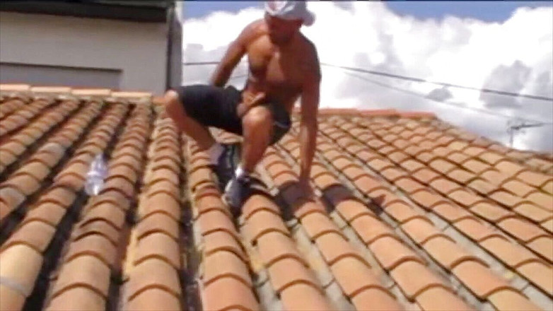 EXHIB BOYS: Натуралка мастурбирует в удивительной выставке