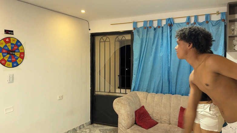 CarlitosSexxx: 예쁜 새엄마는 놀자고, 패배하면 큰 엉덩이를 주게 됩니다. 나는 이길 내 큰 엉덩이 새엄마와 속임수와 내기를 배치.