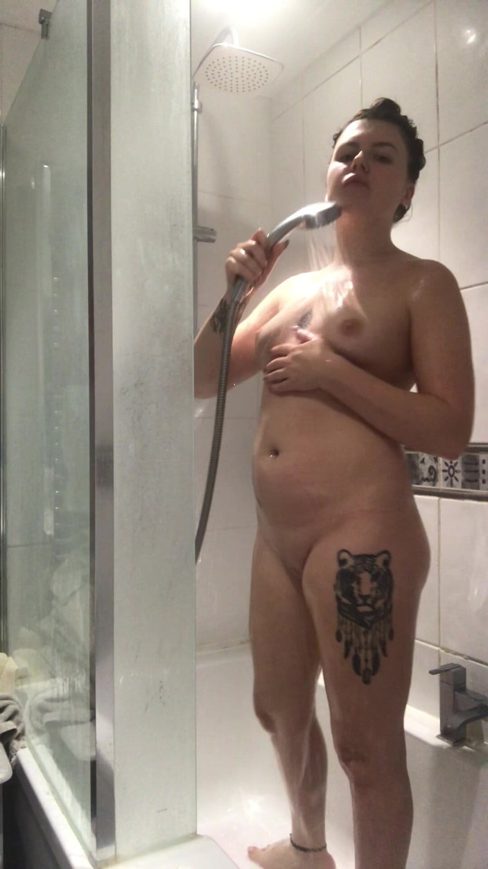 jasminebrooks: Ångande duschorgasm