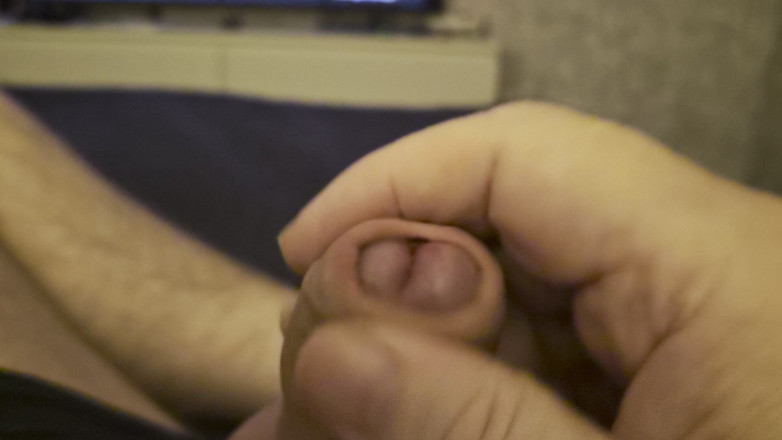 Pellefnatt: Prietenul meu zace pe pat și se joacă cu pula lui...