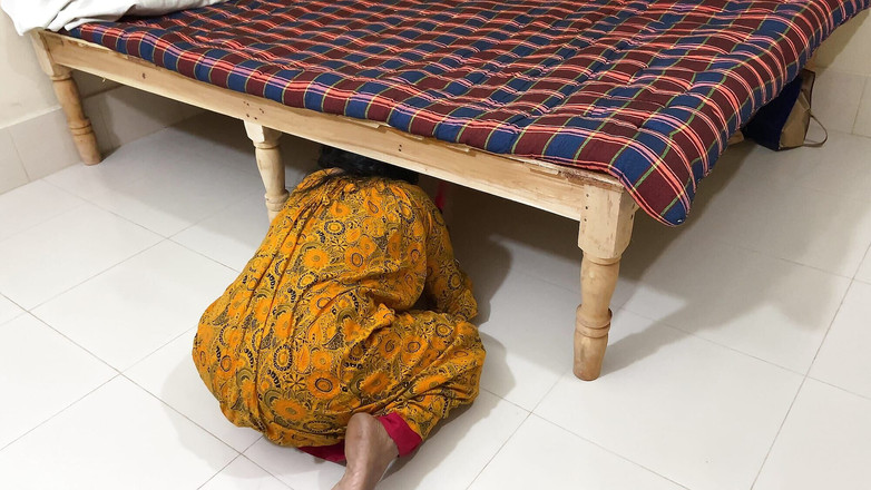 SAFI TV: 僕は家でメイドさんを抱きしめてハメ始めた