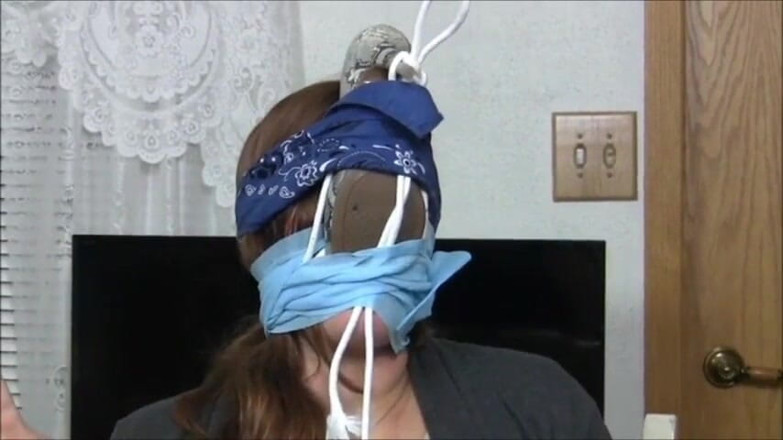 Selfgags classic: Amadora menina ao lado se engasga!