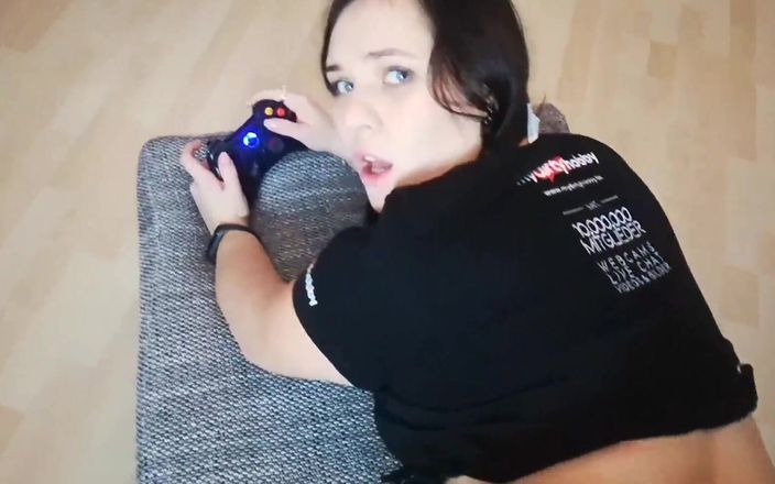 Billy Frost: Curvy German Gamer Girl Gets Fucked While Gaming