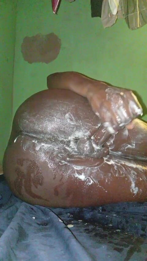 Africatrans: 내 여친 보지를 림밍.