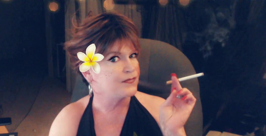 FemmeCheri120: Een Newport roken 100