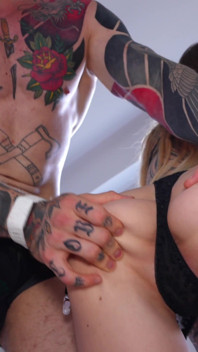 Sam garro adventures ep.1: tätowierte alt Effy Lil riesige falsche titten - schlampiger halsfick, tittenfick, grober fick & massives sperma im mund