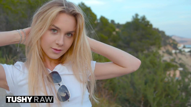 Tushyraw: TUSHYRAW - Blonde college student gets oiled and gaped