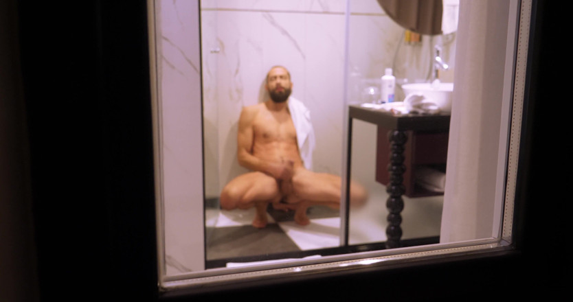 Jerking studs: Un mec sous la douche