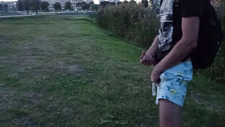 Dick Love Boys: Tempat letak kereta