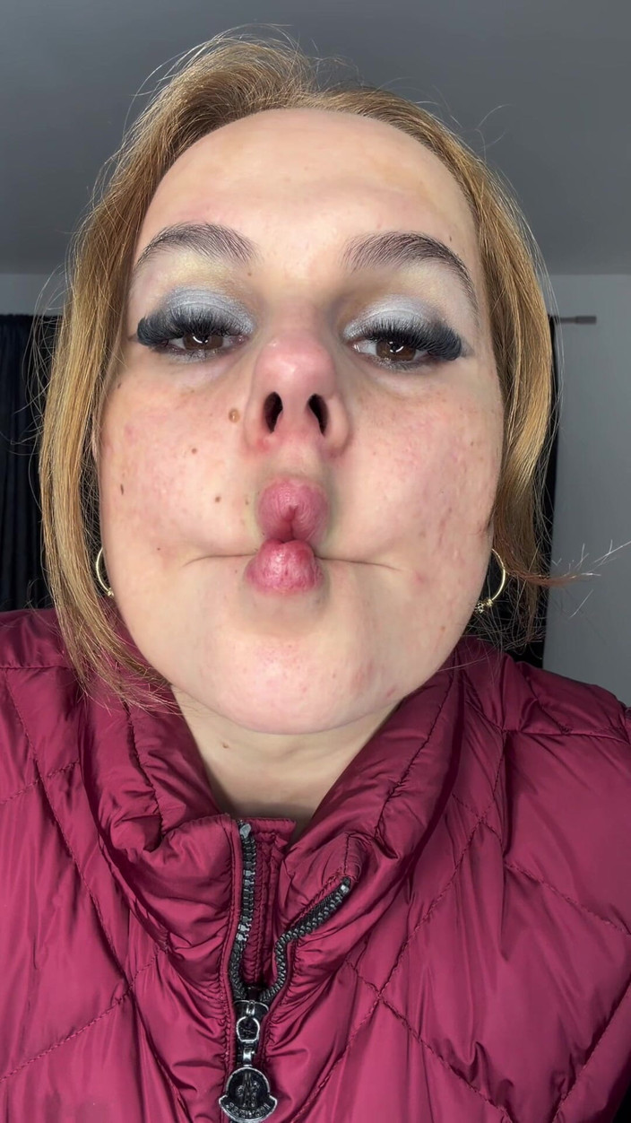 Sexy_Emeli: Puckered Lips Face