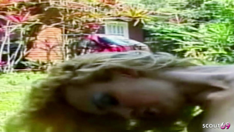 Shemale TS Collection: Blonďatá Tranny je tajně ošukaná v lese v jejím těsném...