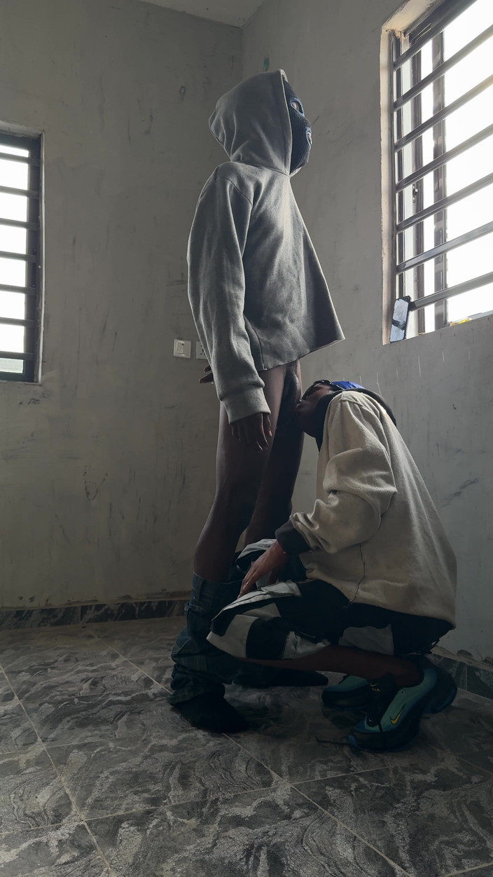 YungthugM: 我们在一个不完整的建筑里做爱