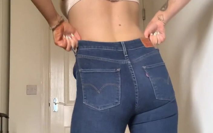 Adreena Winters: Jeans try on video! Watch me try on 4 different pairs...