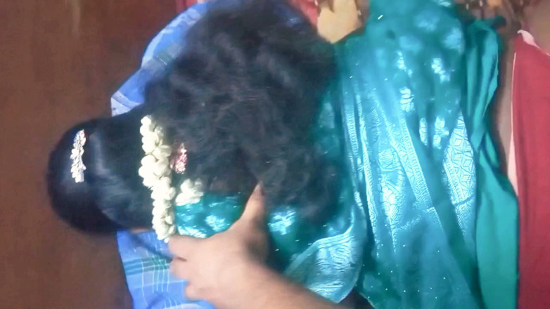 RenuRaj: 德西妻子 renu 在洗手间时被邻居继父快速后入