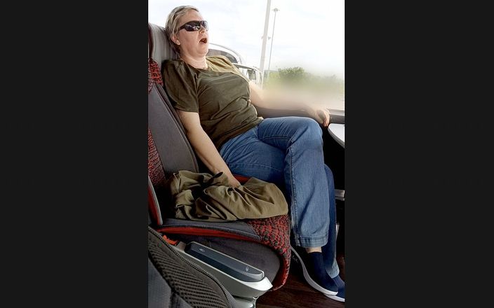 Mature cunt: Orgasmo de pernas cruzadas em um ônibus