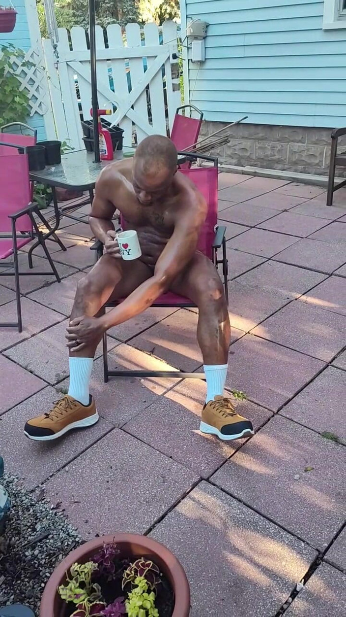 Kennie Jai: Kennie Jai si to dělá na Airbnb