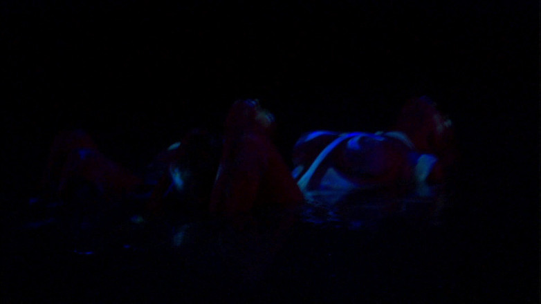 CBD Media: 温泉は外国人と巨乳持って野生のレズビアンセックス